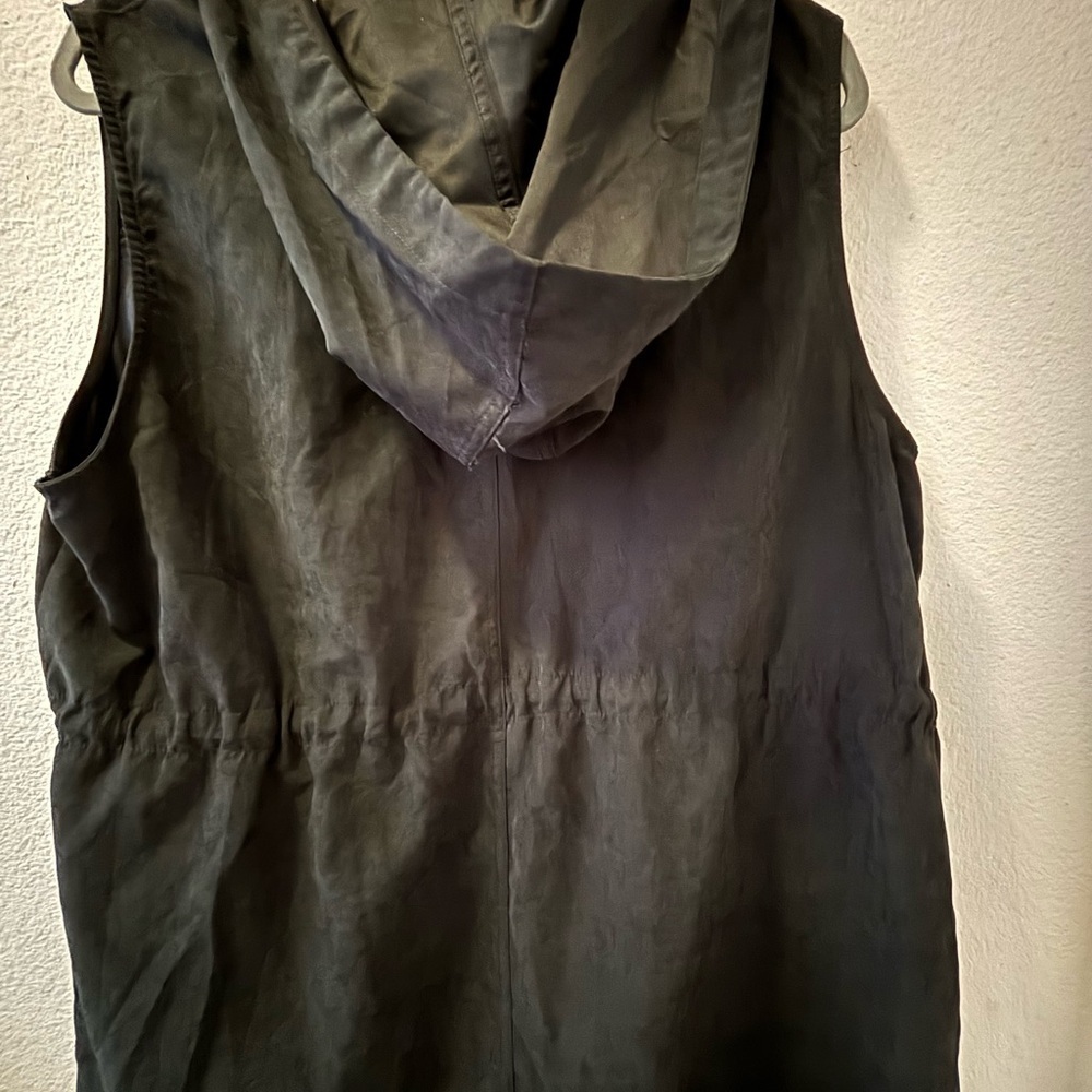 Zenobia Black Vest - Picture 5 of 5